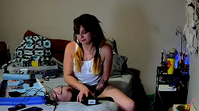 ZeelaXoXo online show from November 30, 6:25 am