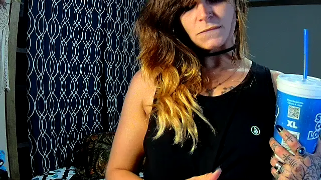 Snapshot of ZeelaXoXo chatting on October 2, 4:27 am ZeelaXoXo online show from October 2, 4:27 am