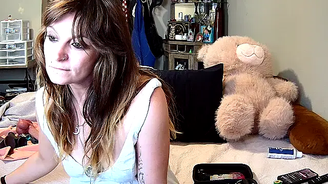 ZeelaXoXo online show from February 20, 6:32 pm