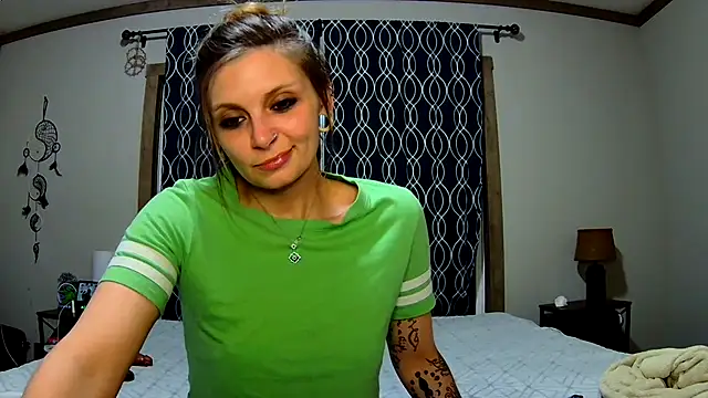 Snapshot of ZeelaXoXo chatting on February 2, 6:36 am ZeelaXoXo online show from February 2, 6:36 am