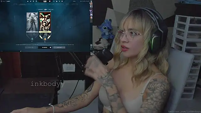 Snapshot of INKbodyy chatting on March 8, 1:28 am INKbodyy online show from March 8, 1:28 am