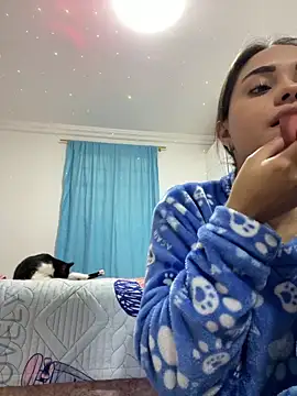 Kimmymadison- online show from February 17, 9:01 pm