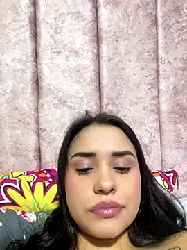 Kimmymadison- online show from December 18, 2:27 am