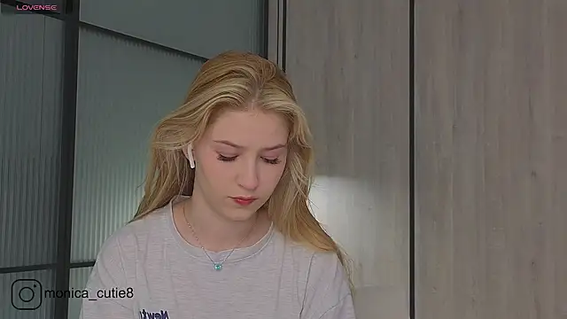 Monikacutie online show from March 9, 4:38 am