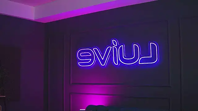 RaquelleVon online show from March 22, 4:15 pm