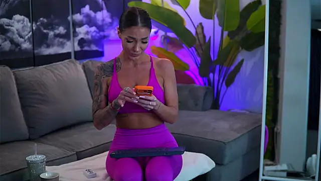 RaquelleVon online show from February 16, 10:25 am