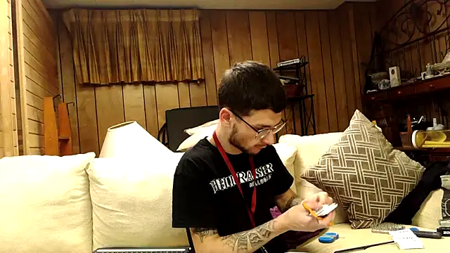 hungkubenski online show from November 2, 1:10 am