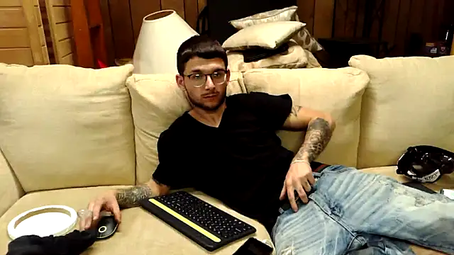 hungkubenski online show from November 1, 9:03 am