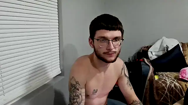 hungkubenski online show from December 2, 2:12 am