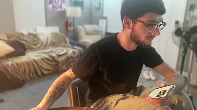 hungkubenski online show from December 15, 7:14 am