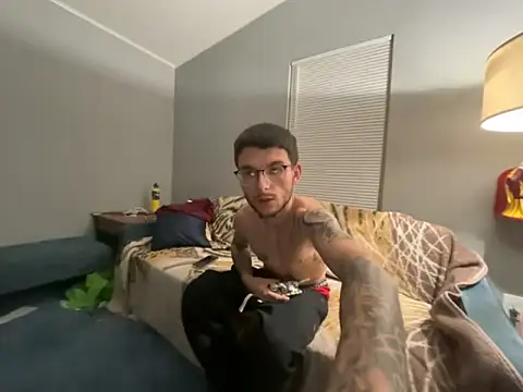 hungkubenski online show from November 7, 8:19 am