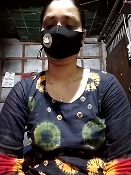 Snapshot of Aruyeshi- chatting on October 2, 3:21 am Aruyeshi- online show from October 2, 3:21 am