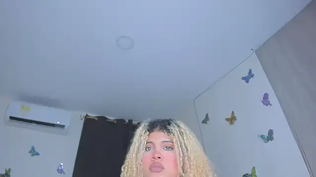 sofiacastillo01 online show from December 5, 1:32 pm