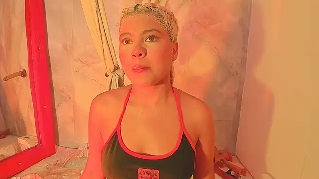 Snapshot of sofiacastillo01 chatting on June 28, 1:28 pm sofiacastillo01 online show from June 28, 1:28 pm