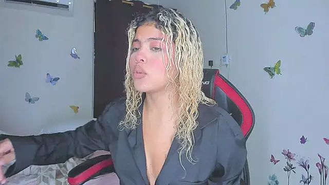 sofiacastillo01 online show from November 24, 1:11 pm