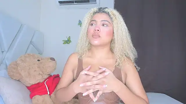 sofiacastillo01 online show from February 13, 3:45 pm