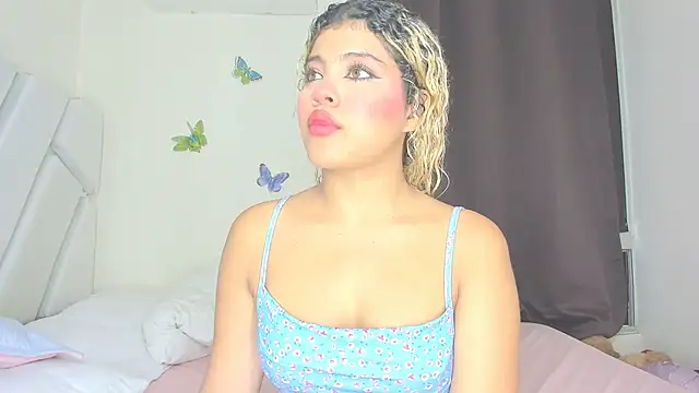 Snapshot of sofiacastillo01 chatting on May 1, 4:45 pm sofiacastillo01 online show from May 1, 4:45 pm