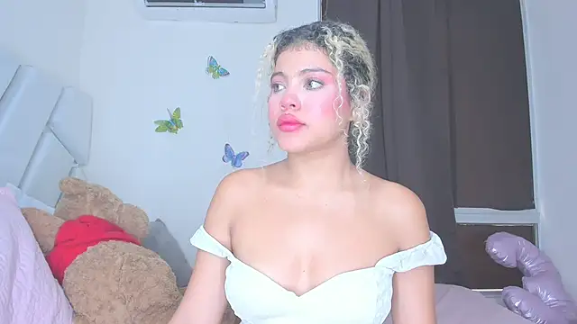 Snapshot of sofiacastillo01 chatting on April 25, 6:05 pm sofiacastillo01 online show from April 25, 6:05 pm