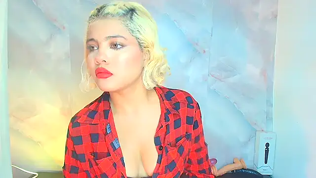 Snapshot of sofiacastillo01 chatting on July 13, 1:43 pm sofiacastillo01 online show from July 13, 1:43 pm
