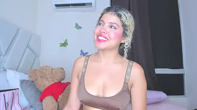 Snapshot of sofiacastillo01 chatting on April 21, 2:51 am sofiacastillo01 online show from April 21, 2:51 am