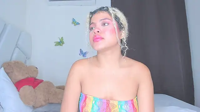 sofiacastillo01 online show from April 7, 6:15 am