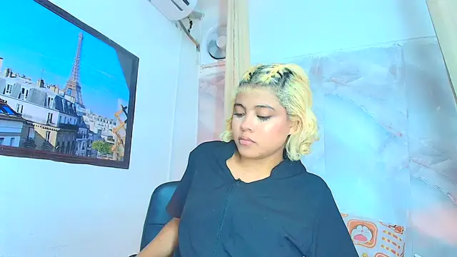 Snapshot of sofiacastillo01 chatting on July 12, 1:34 pm sofiacastillo01 online show from July 12, 1:34 pm