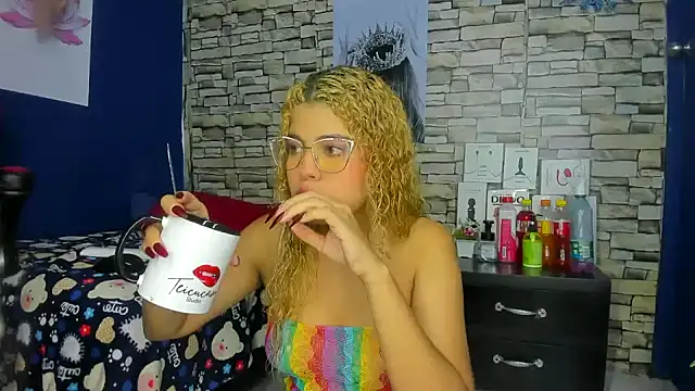 sofiacastillo01 online show from March 11, 12:50 pm