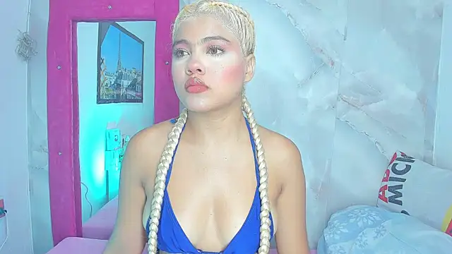 Snapshot of sofiacastillo01 chatting on June 19, 1:28 pm sofiacastillo01 online show from June 19, 1:28 pm