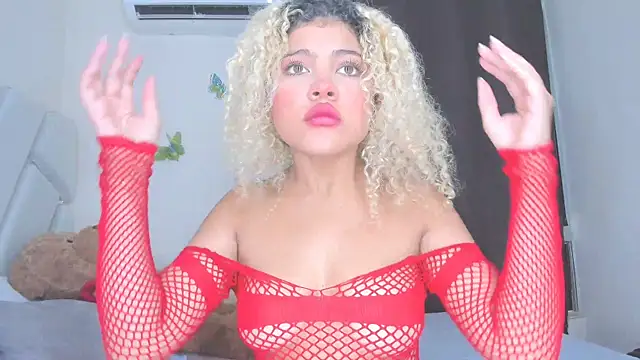 sofiacastillo01 online show from April 12, 7:17 pm