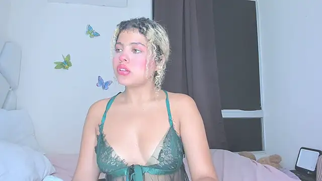 Snapshot of sofiacastillo01 chatting on April 29, 11:11 pm sofiacastillo01 online show from April 29, 11:11 pm