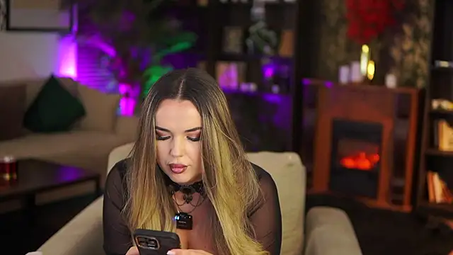 EvaSunderland online show from November 1, 4:34 pm