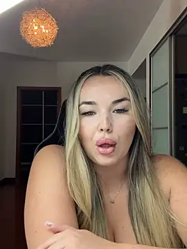 Snapshot of EvaSunderland chatting on January 12, 10:44 am EvaSunderland online show from January 12, 10:44 am