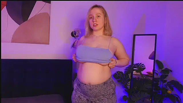 Snapshot of MrsPrude chatting on February 24, 8:49 am MrsPrude online show from February 24, 8:49 am