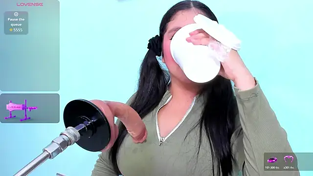 lola clit online show from December 1, 4:02 am