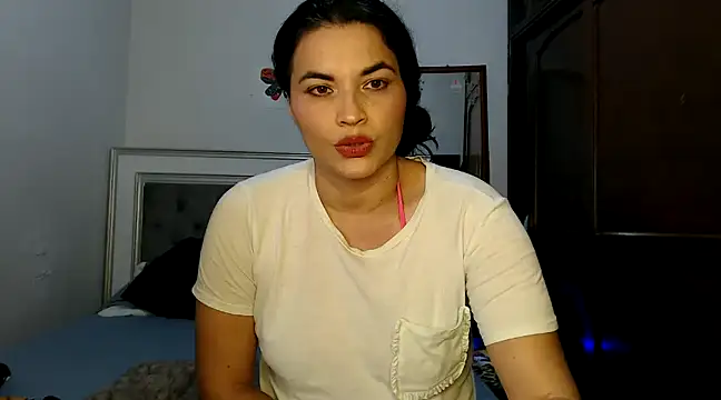 Snapshot of Katalleyaa chatting on December 3, 9:06 pm Katalleyaa online show from December 3, 9:06 pm