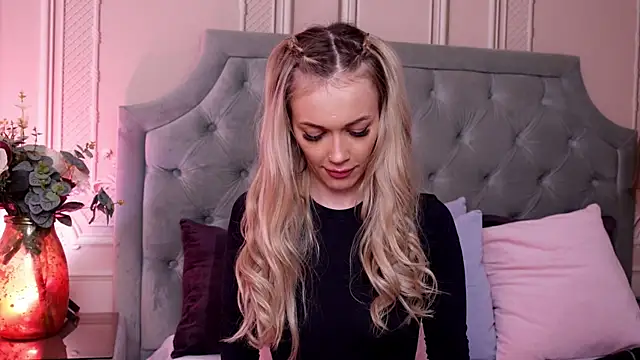 LucyAddison online show from March 5, 10:33 am