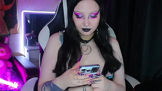 Snapshot of Kitty_goth chatting on July 24, 9:22 pm Kitty goth online show from July 24, 9:22 pm