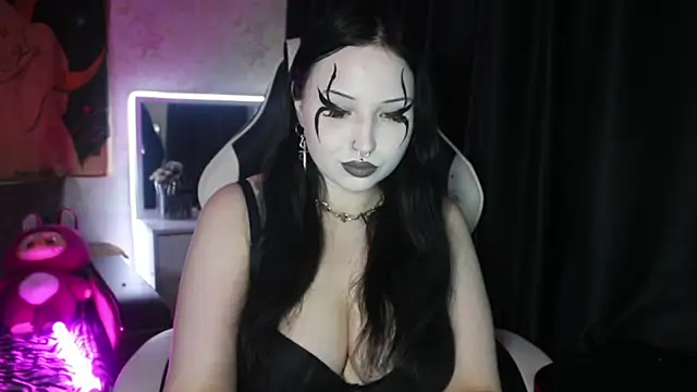 Snapshot of Kitty_goth chatting on July 10, 9:37 pm Kitty goth online show from July 10, 9:37 pm