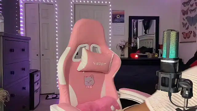 Snapshot of MariahBrook chatting on March 4, 5:26 am MariahBrook online show from March 4, 5:26 am