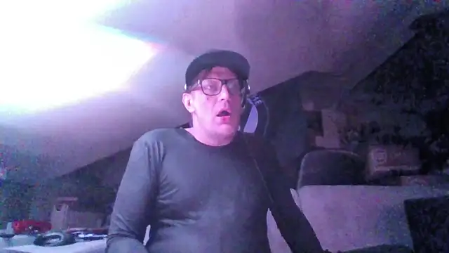 Bigthroaterboy online show from October 27, 5:14 pm