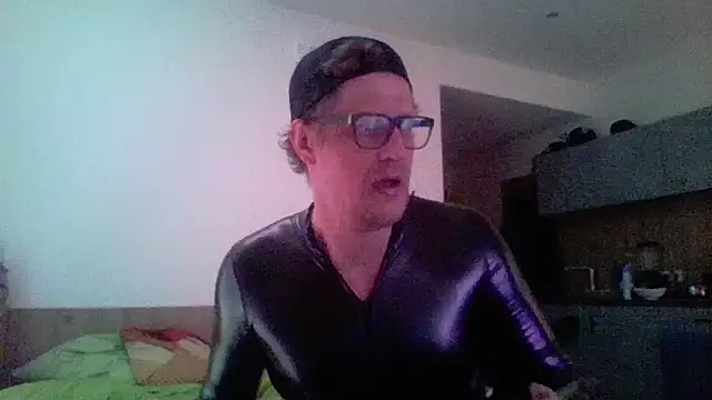 Bigthroaterboy online show from March 20, 4:30 pm