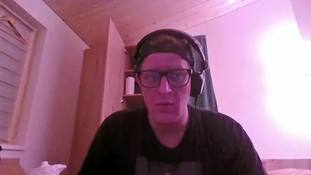 Bigthroaterboy online show from October 2, 6:00 pm