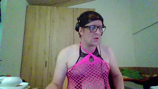 Bigthroaterboy online show from September 16, 4:30 pm