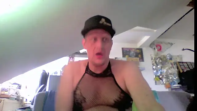 Bigthroaterboy online show from June 15, 9:31 am