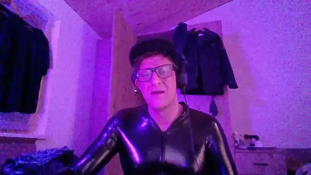 Bigthroaterboy online show from November 2, 4:12 pm