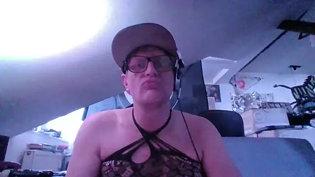 Bigthroaterboy online show from October 29, 9:19 am