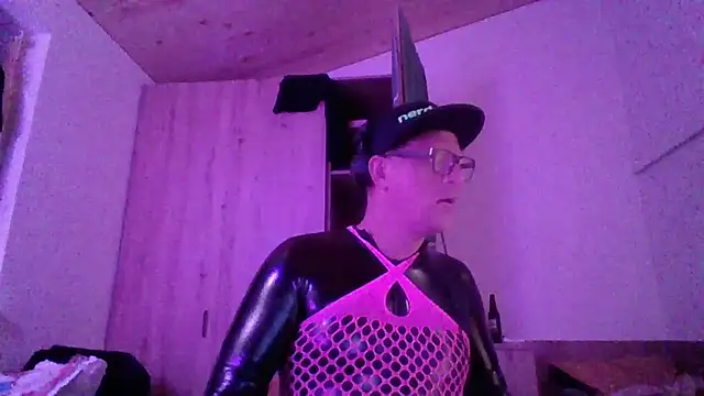 Bigthroaterboy online show from October 4, 8:21 pm