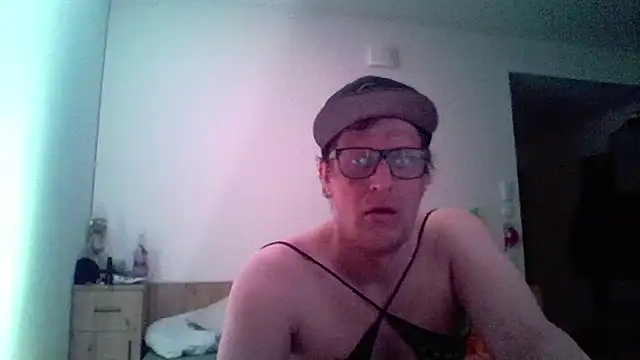Bigthroaterboy online show from April 5, 8:04 pm