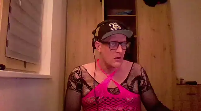 Bigthroaterboy online show from February 8, 8:10 pm