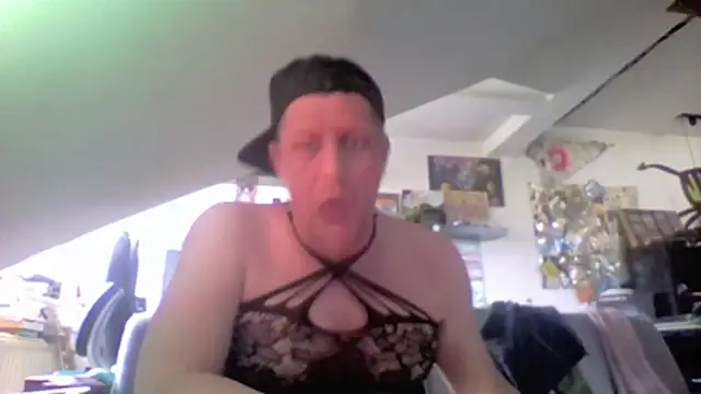 Bigthroaterboy online show from June 17, 6:13 am